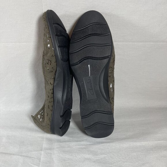 Clarks Women's Brown Leather Leopard Print Ultimate Comfort Round Toe Flats Shoe - Picture 7 of 8